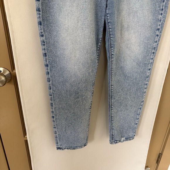 American Eagle Womens 12 Blue Light Wash High Rise Curvy Mom Jeans Denim Pants - Picture 3 of 10